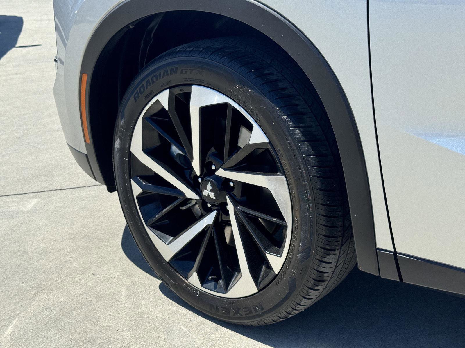 Used 2024 Mitsubishi Outlander SE Black Edition image 15