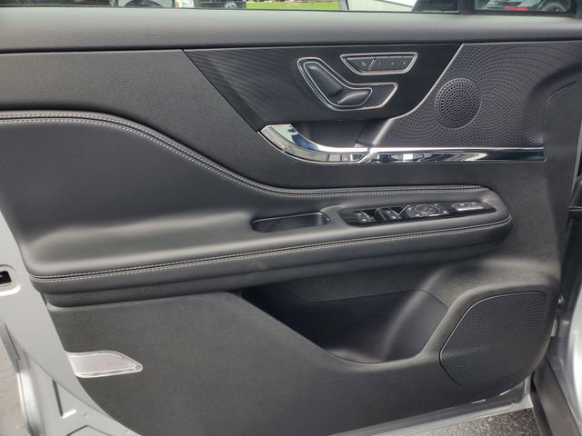 Certified 2024 Lincoln Corsair AWD w/ Equipment Group 101A image 8