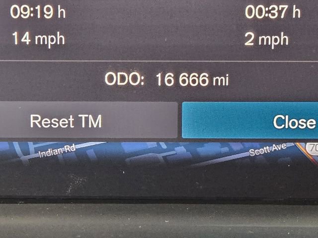 Certified 2024 Volvo XC60 B5 Ultimate w/ Protection Package Premier image 25