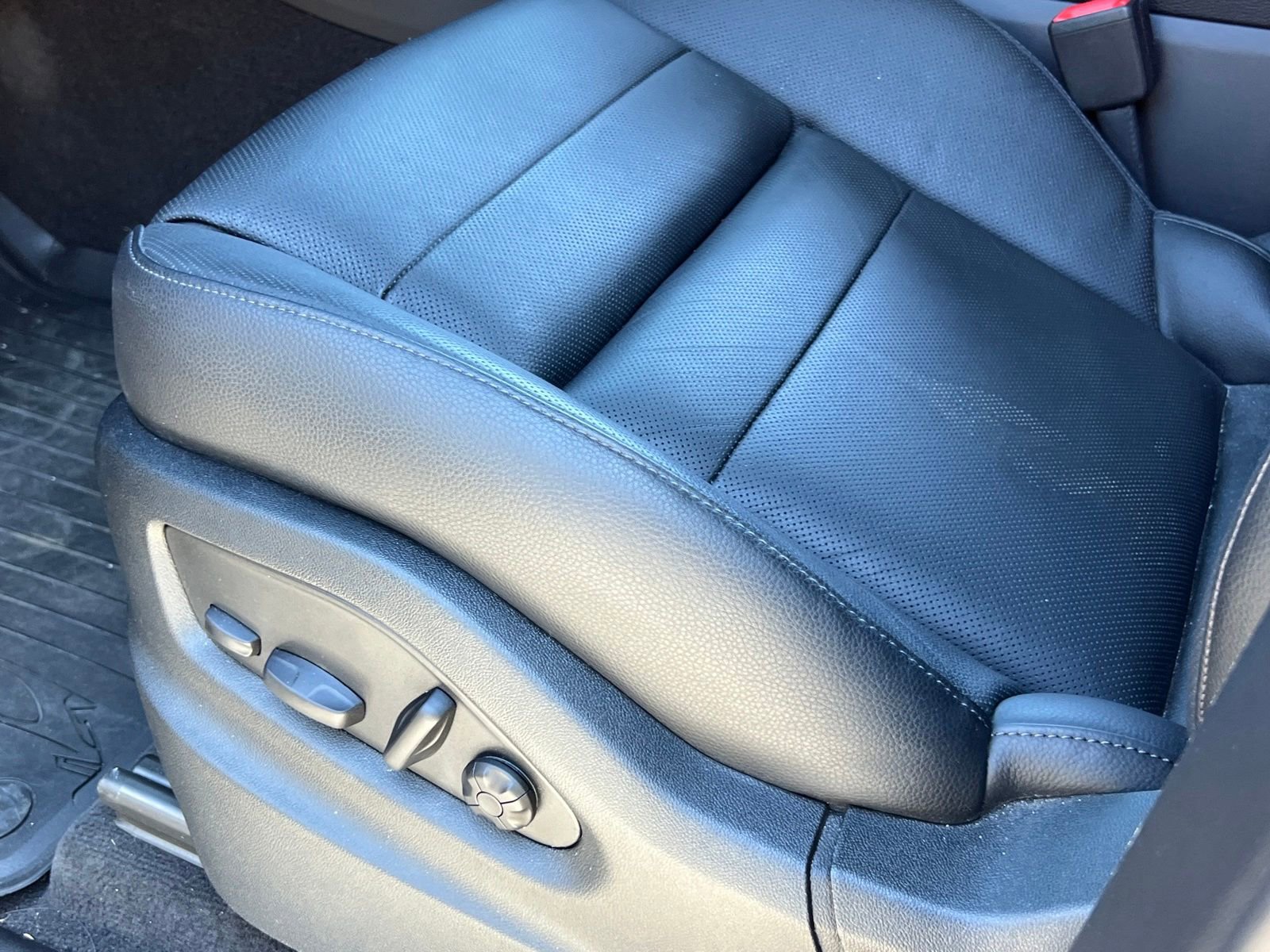 Certified 2024 Porsche Cayenne AWD/4WD image 22