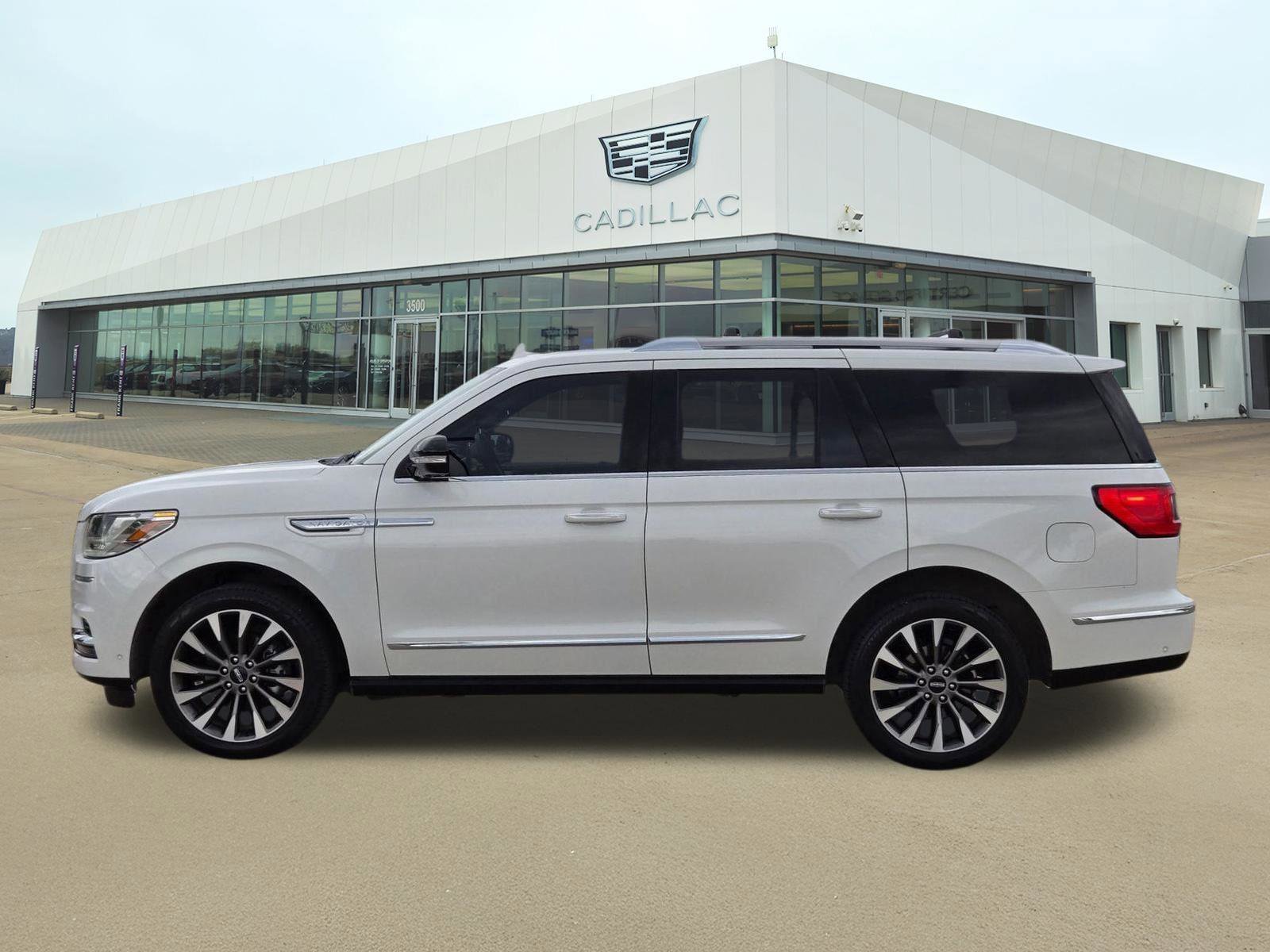 Used 2021 Lincoln Navigator Reserve w/ Luxury Package image 3
