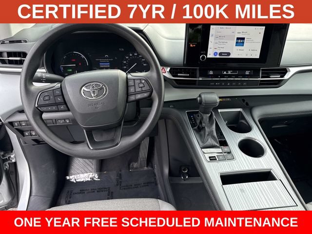 Used 2025 Toyota Sienna LE FWD image 17