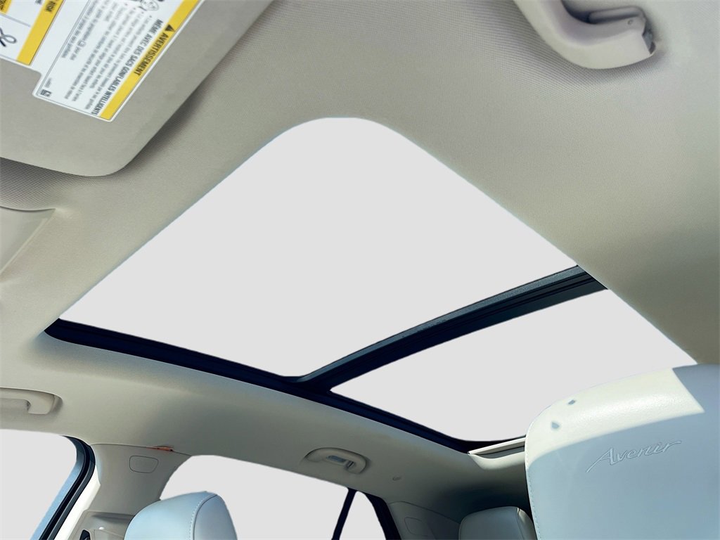 Used 2023 Buick Envision Avenir image 16