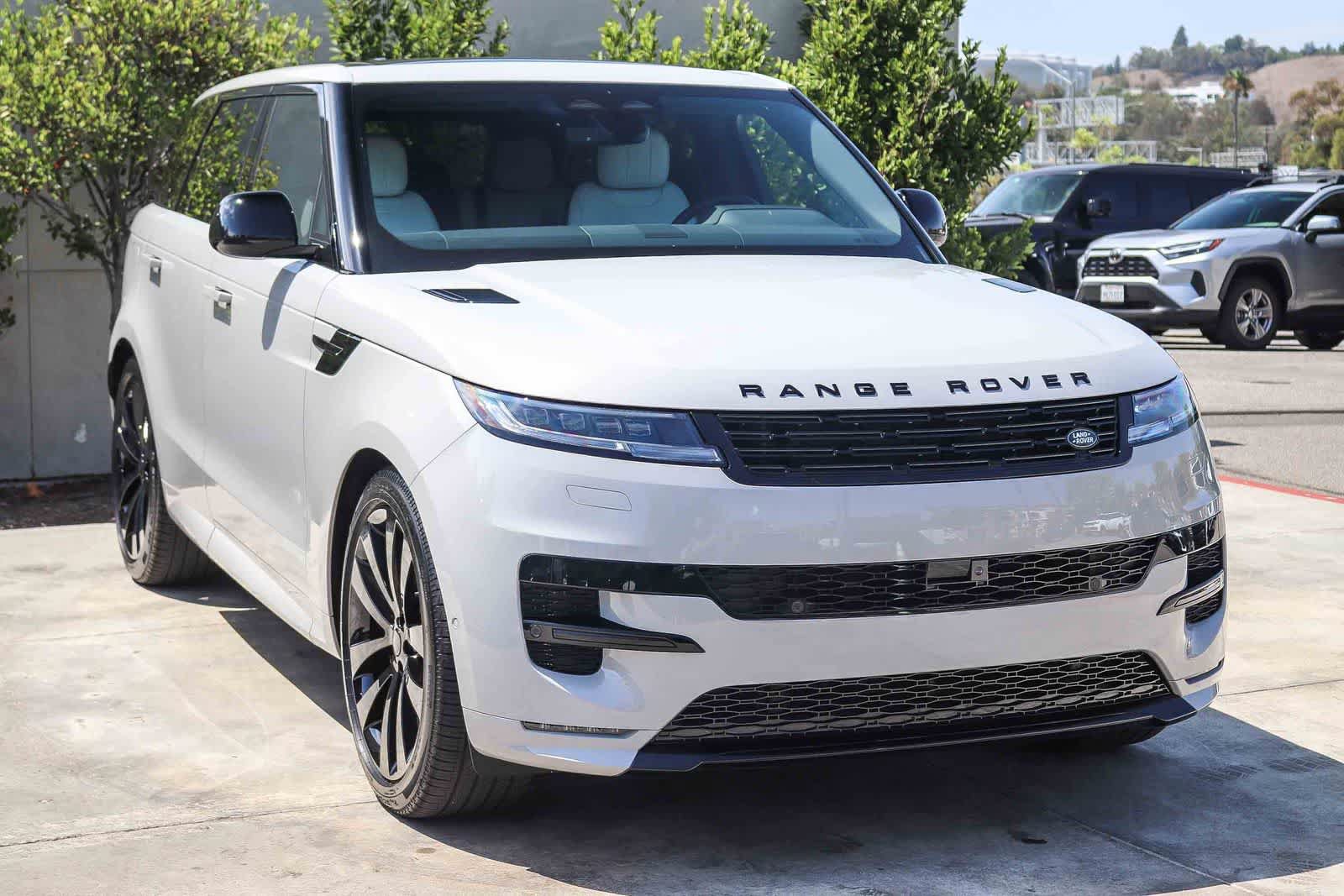 Used 2026 Land Rover Range Rover Sport Dynamic SE AWD/4WD image 3