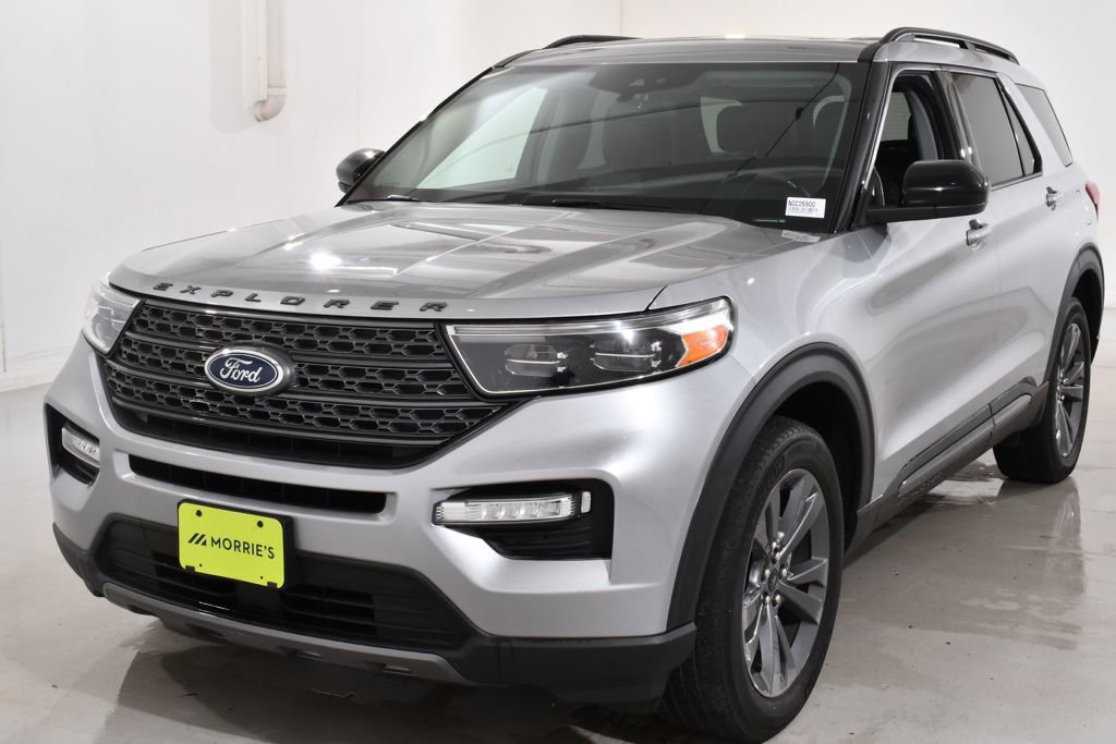 Used 2022 Ford Explorer XLT w/ Equipment Group 202A AWD/4WD image 2