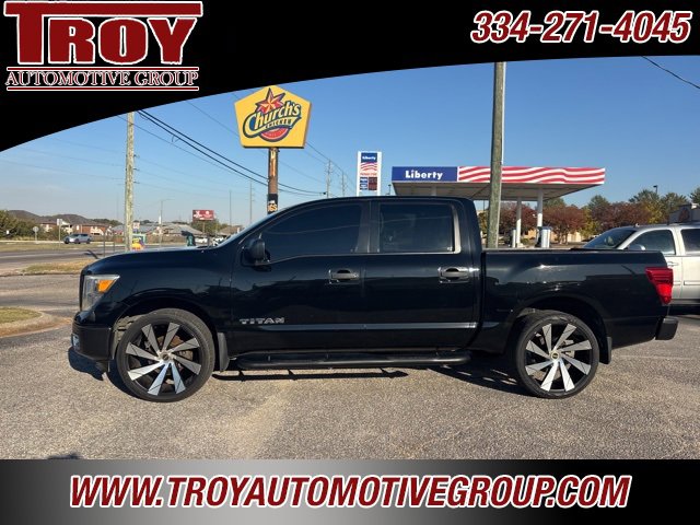 Used 2017 Nissan Titan S image 1
