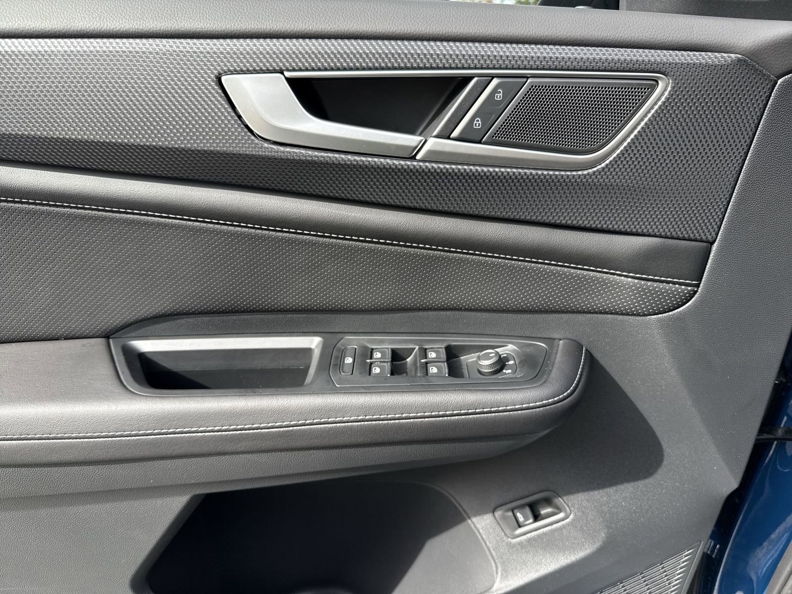 New 2026 Volkswagen Atlas Cross Sport SEL R-Line image 14