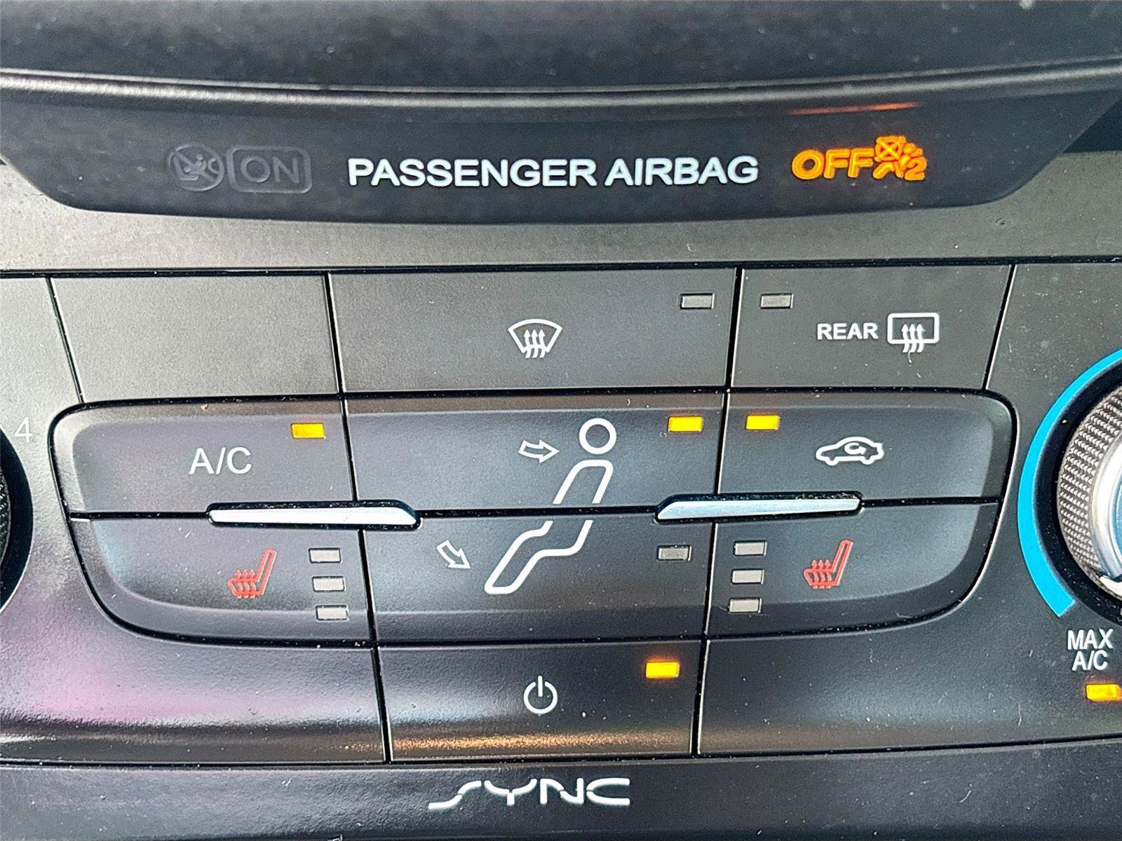 Used 2018 Ford Focus SE w/ SE Appearance Package image 16