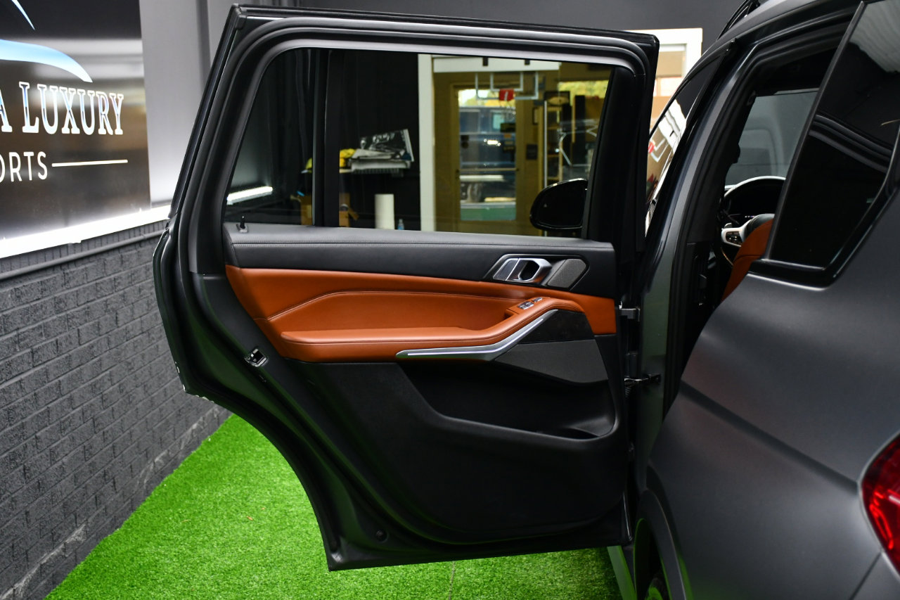 Used 2022 BMW X7 M50i w/ Executive Package image 39