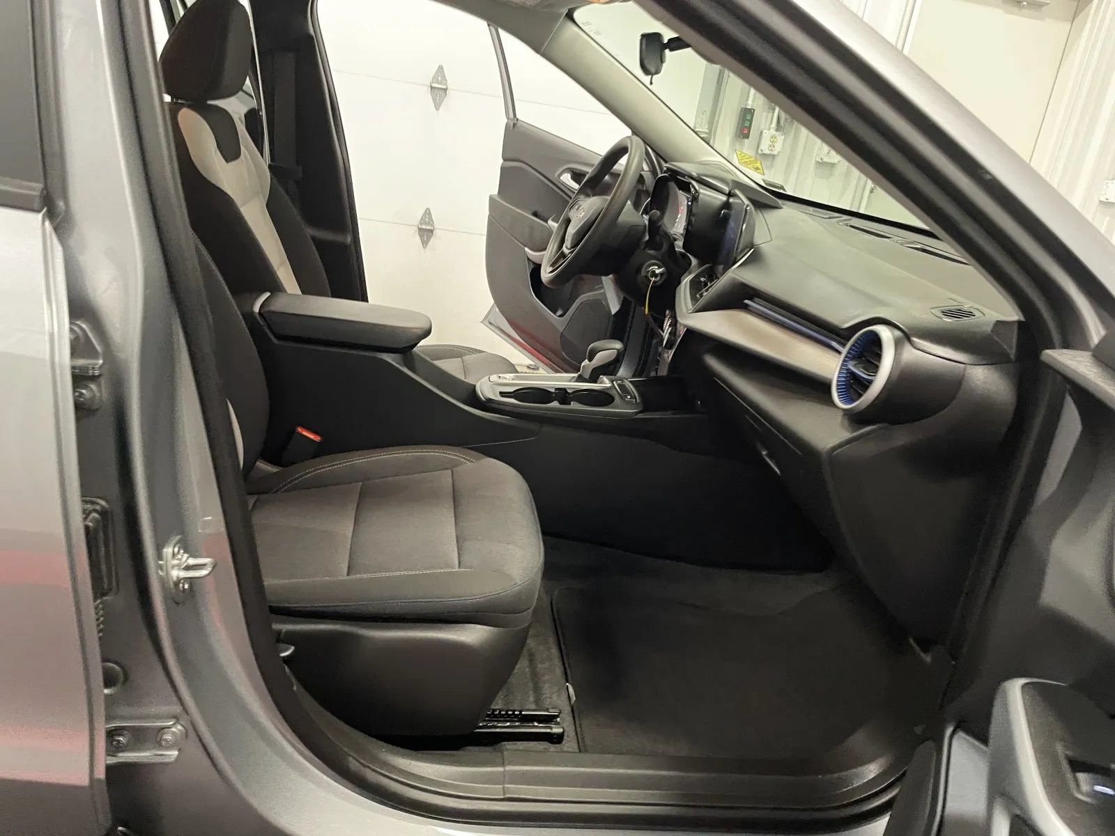 Used 2026 Chevrolet Trax LS w/ Driver Confidence Package FWD image 41