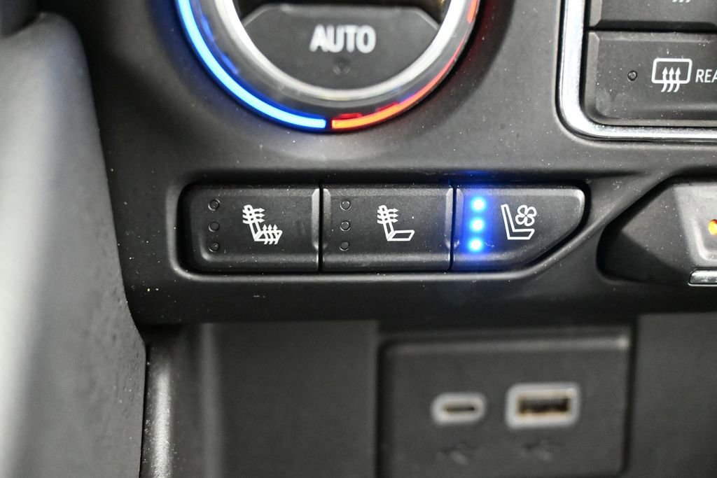 Used 2023 Chevrolet Suburban Premier AWD/4WD image 24