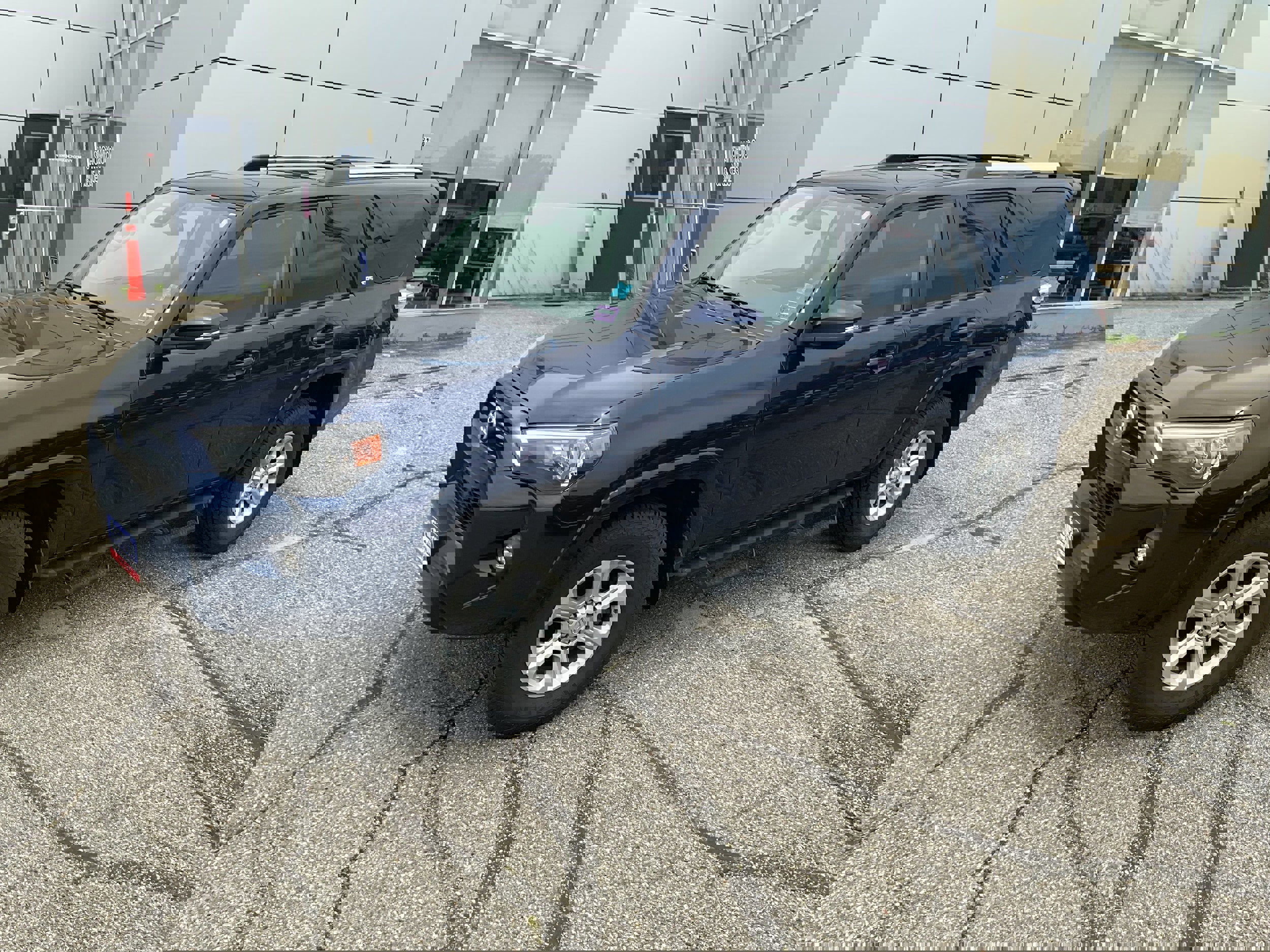 Used 2022 Toyota 4Runner SR5 Premium image 3