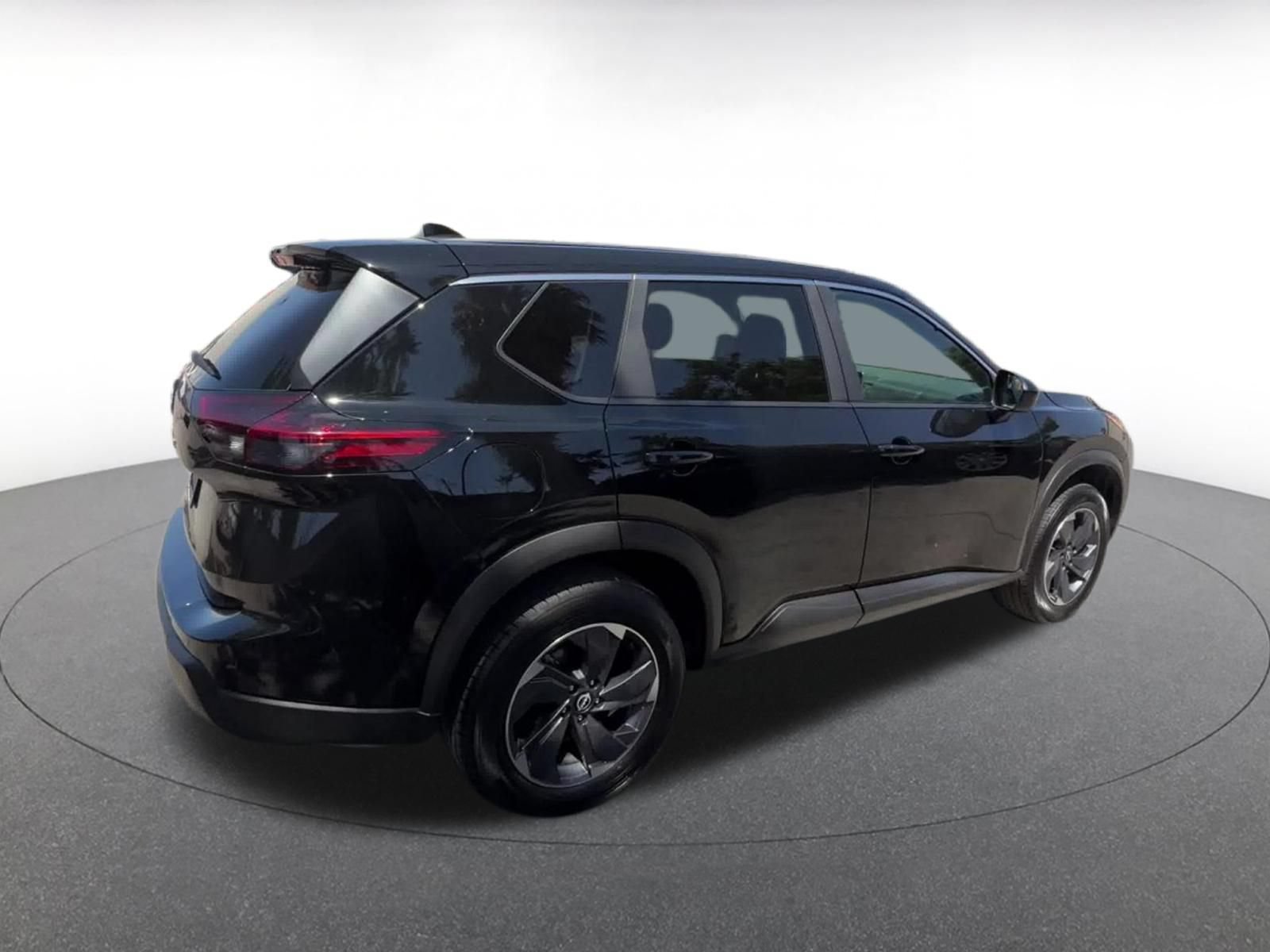 Used 2025 Nissan Rogue SV FWD image 14