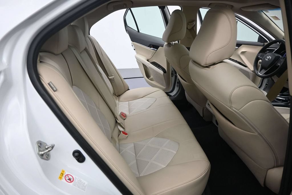 Used 2018 Toyota Camry XLE FWD image 19