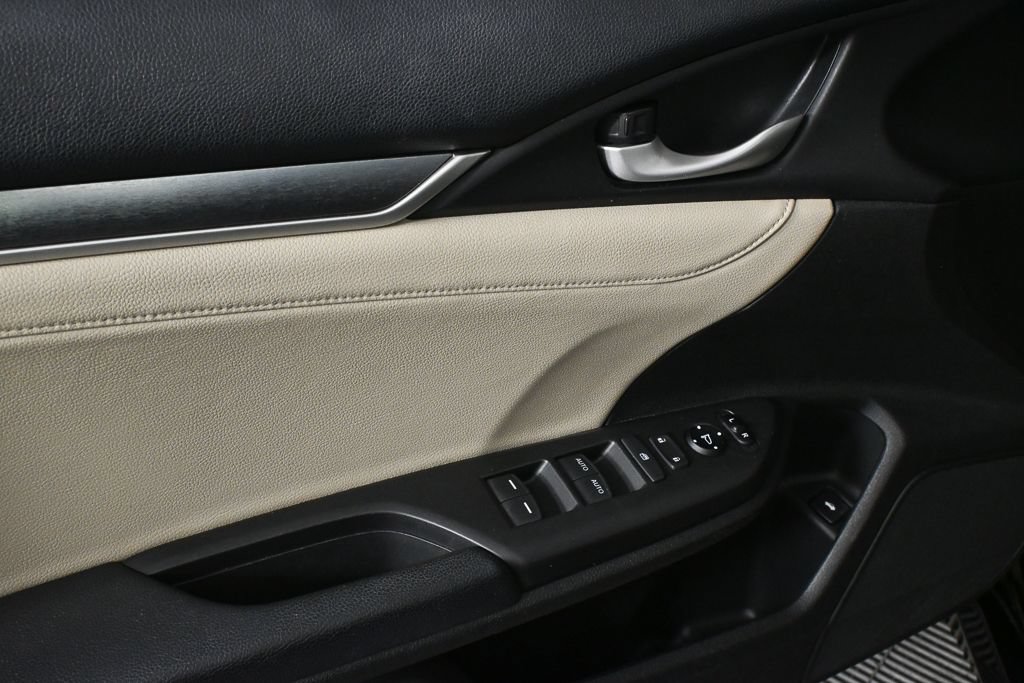 Used 2018 Honda Civic Touring image 8