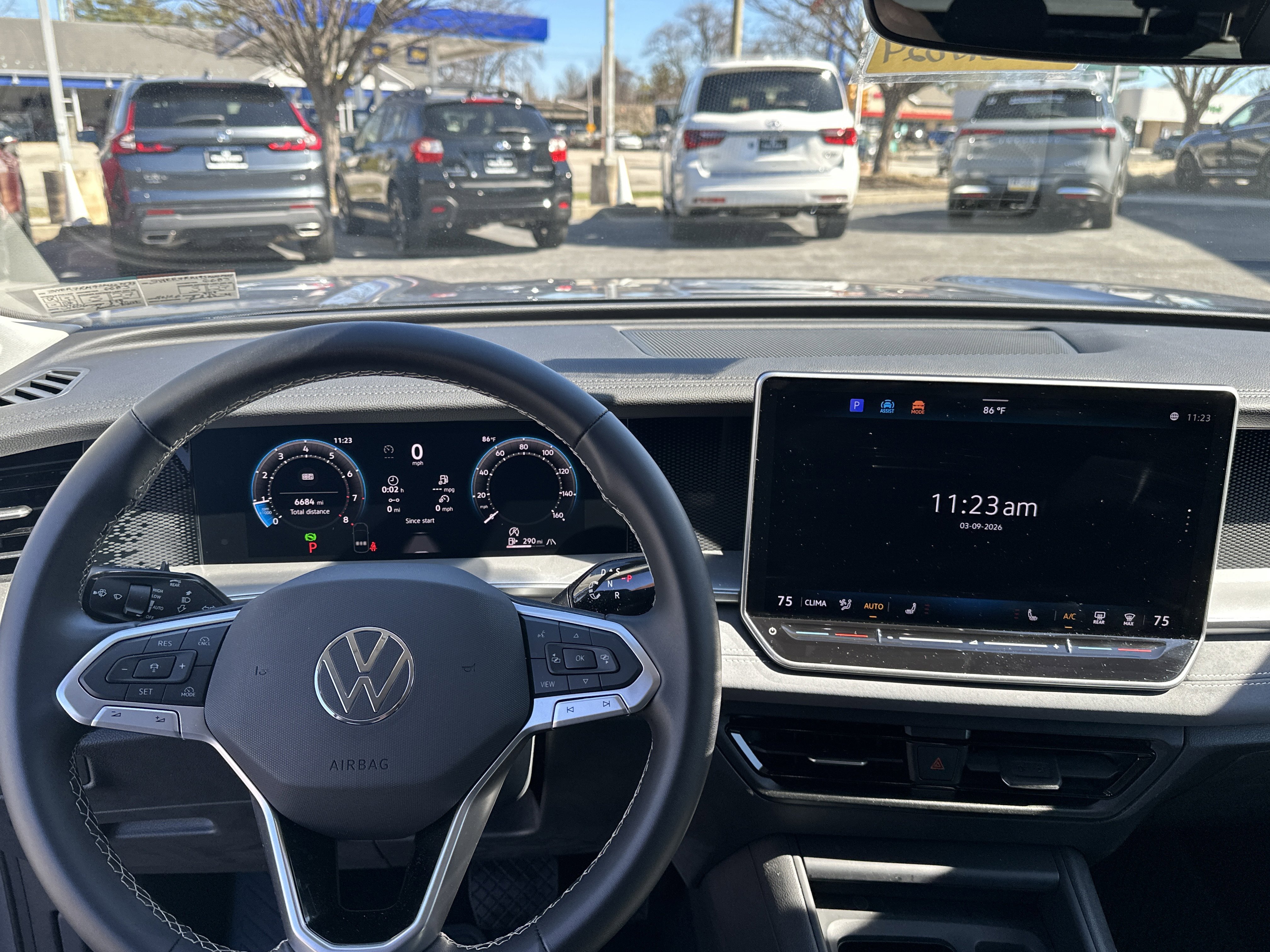 Certified 2025 Volkswagen Tiguan SE image 13