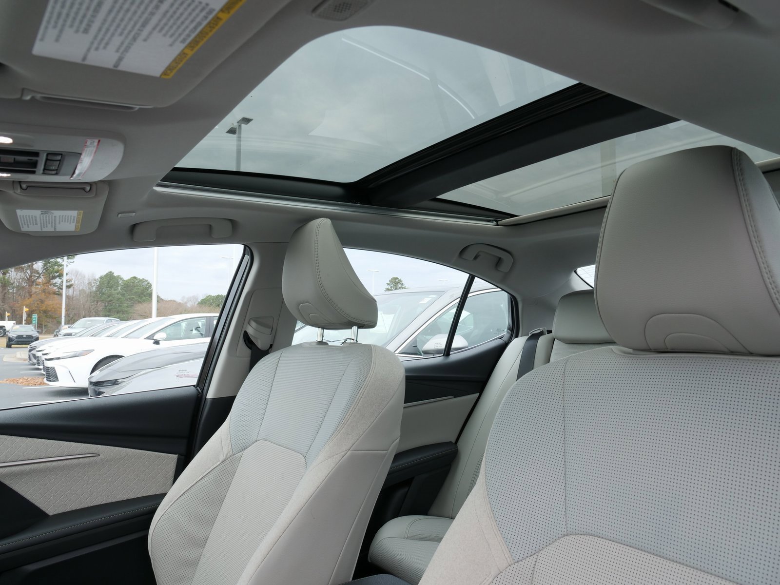 Used 2025 Toyota Camry XLE image 29