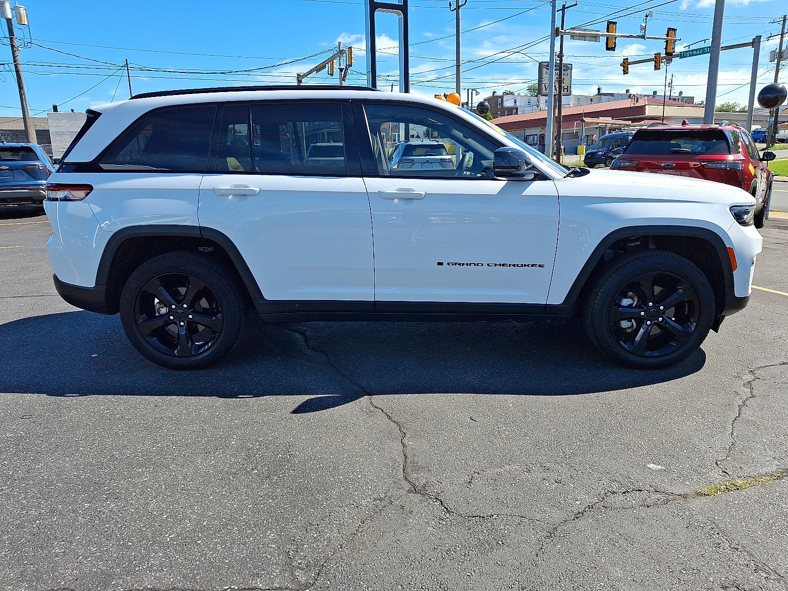 Used 2023 Jeep Grand Cherokee Limited w/ Black Appearance Package AWD/4WD image 6