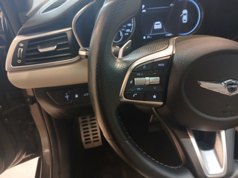 Used 2023 Genesis G70 2.0T w/ Sport Prestige Package image 14