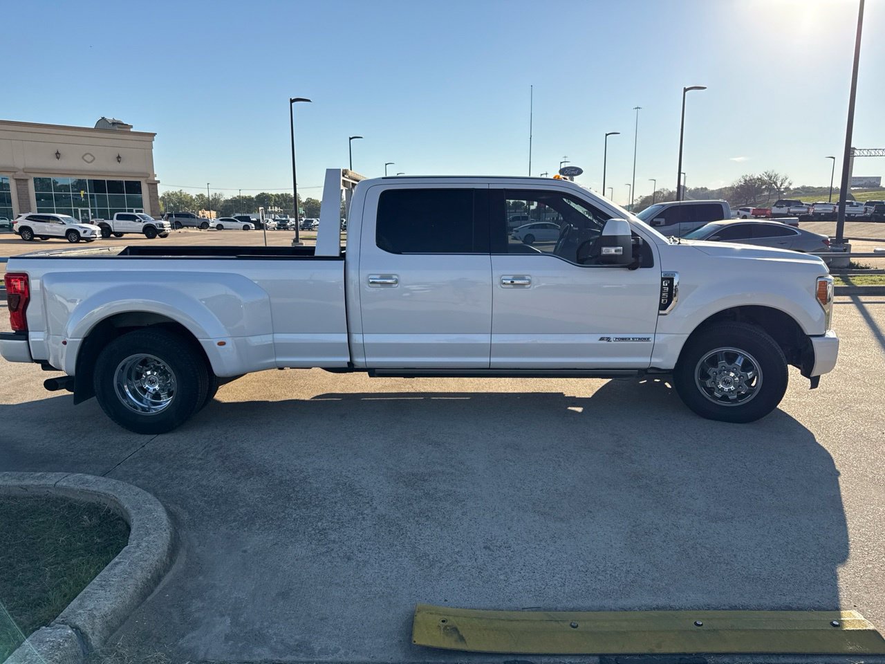 Used 2017 Ford F350 Platinum w/ Platinum Ultimate Package RWD image 17