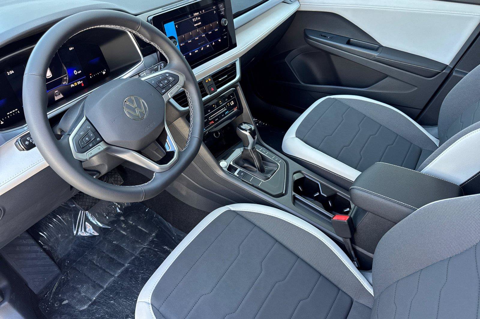 New 2026 Volkswagen Taos SE FWD image 9