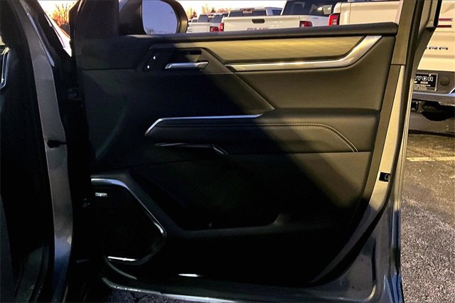 Used 2025 GMC Acadia Elevation image 29