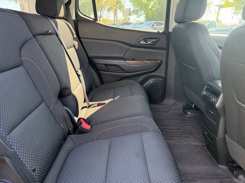 Used 2023 GMC Acadia SLE image 9