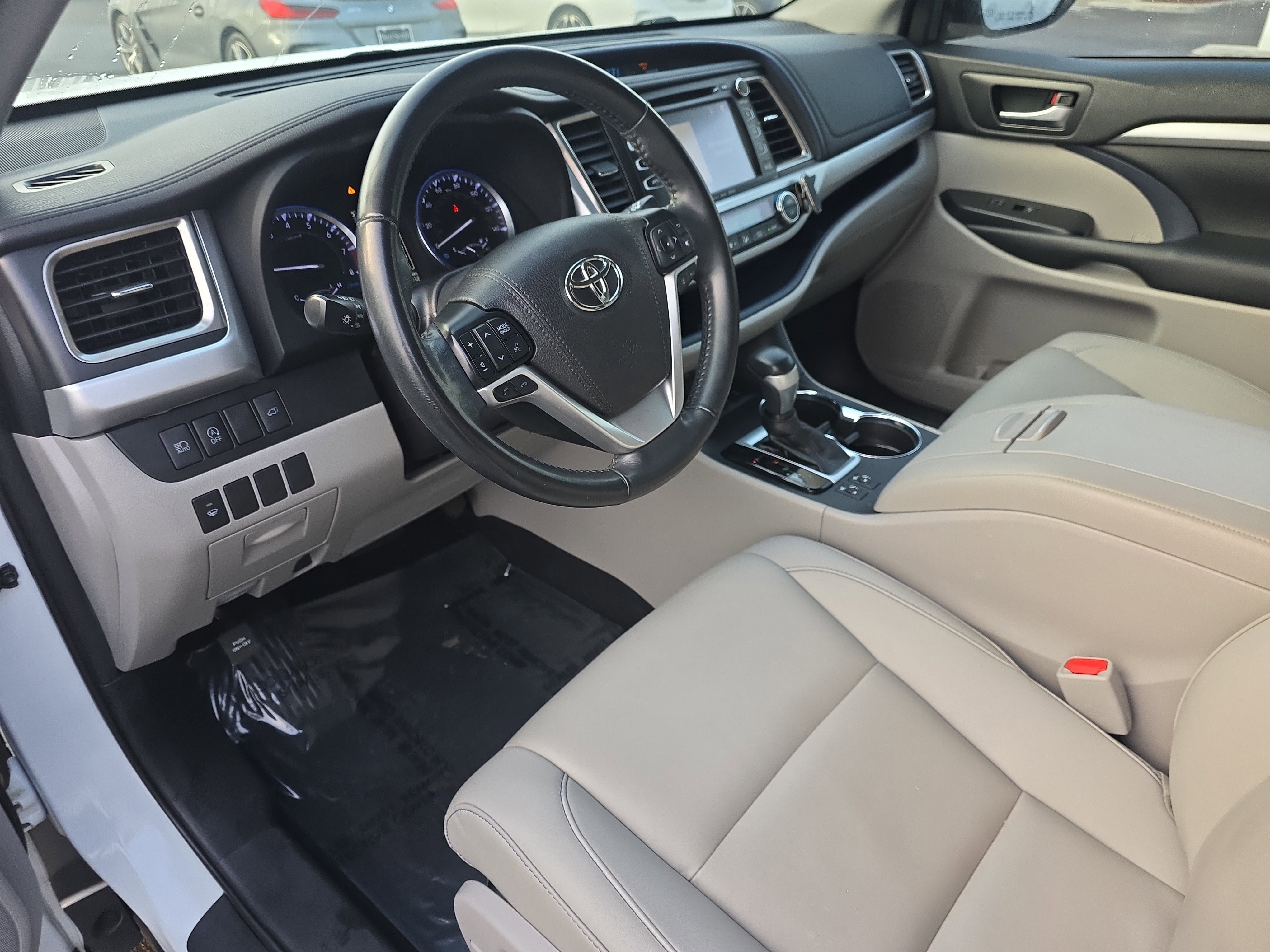 Used 2019 Toyota Highlander image 22
