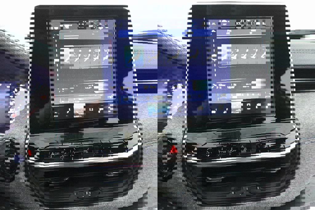 New 2026 Jeep Compass Latitude image 18