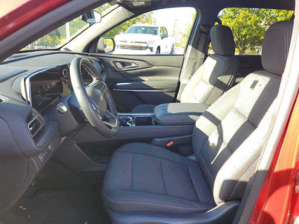 Used 2024 Chevrolet Traverse LT FWD image 5