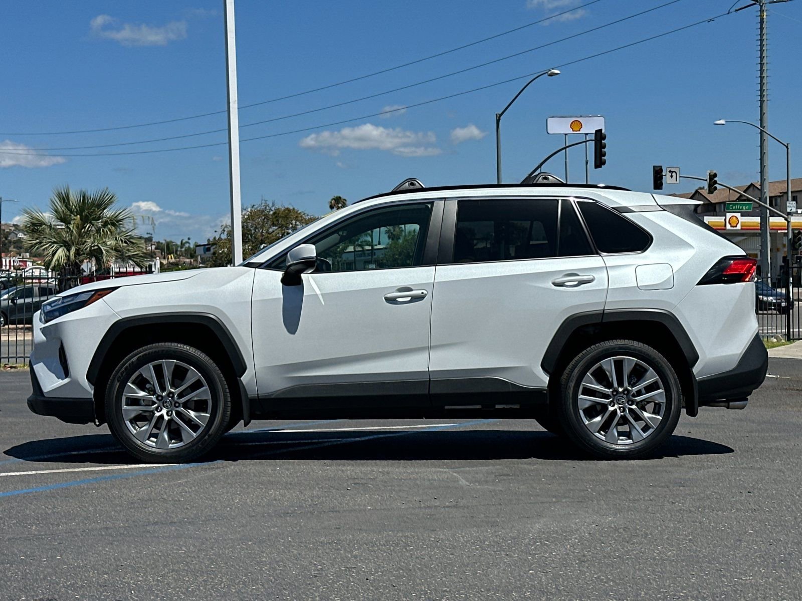 Used 2025 Toyota RAV4 XLE Premium image 2