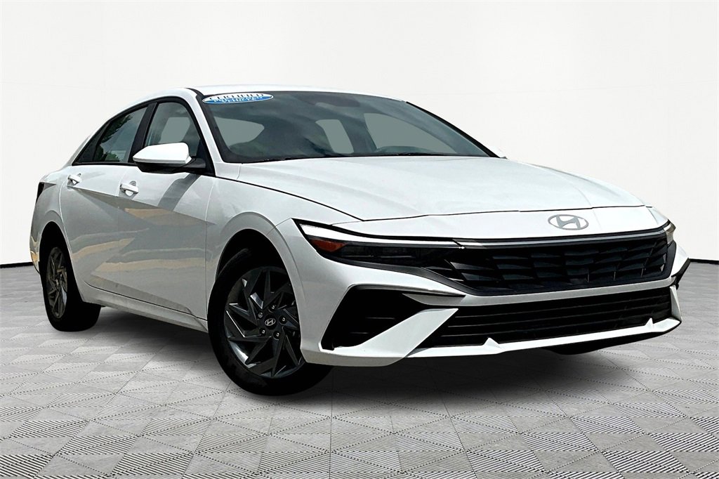 Used 2024 Hyundai Elantra SEL image 12