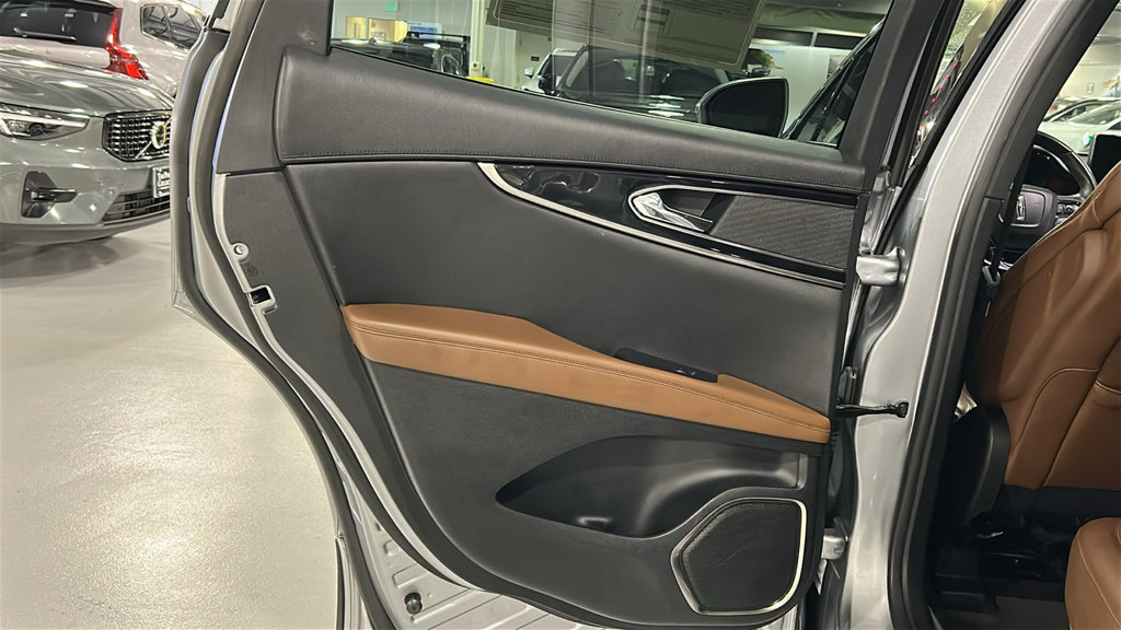 Used 2023 Lincoln Nautilus Reserve AWD/4WD image 22