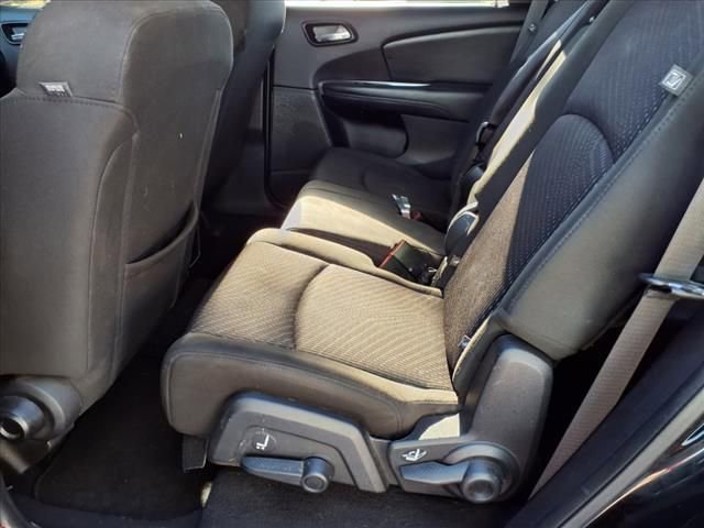 Used 2019 Dodge Journey SE w/ Blacktop Package FWD image 16