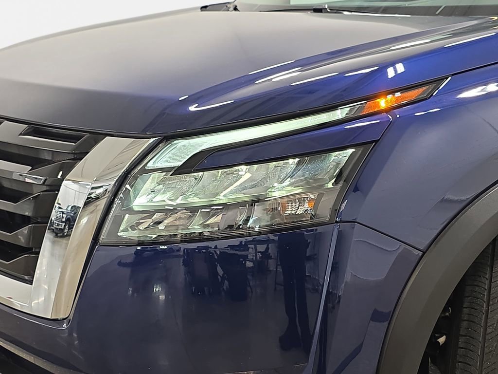 Used 2025 Nissan Pathfinder SV image 30