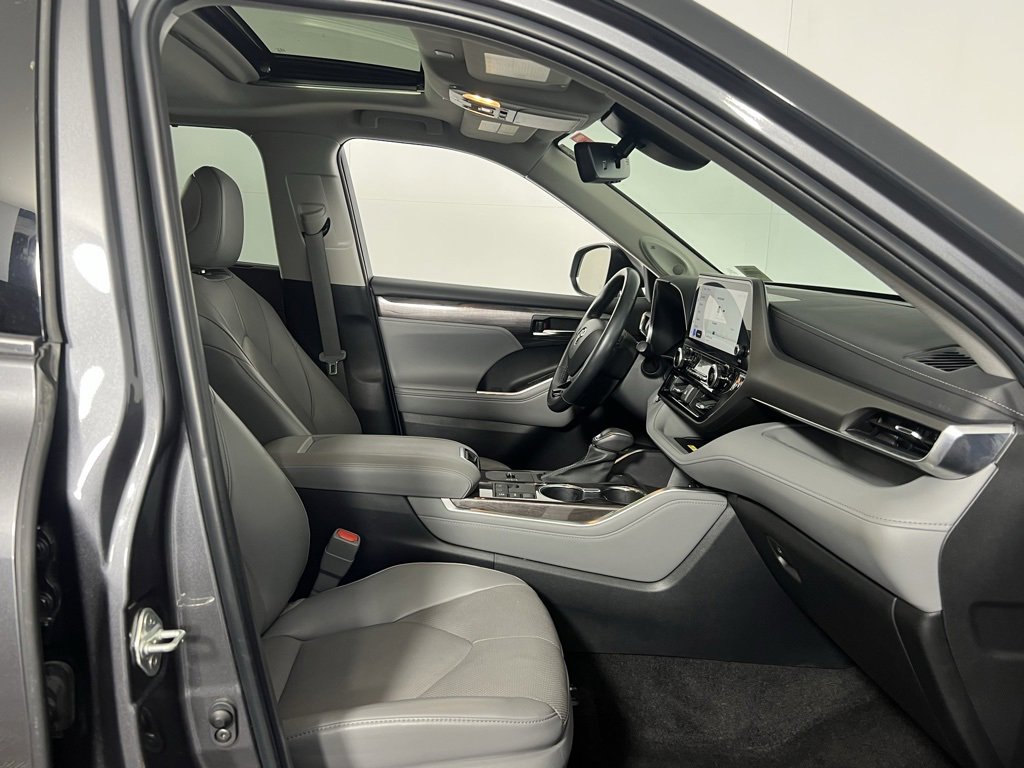 Used 2023 Toyota Highlander Limited image 30