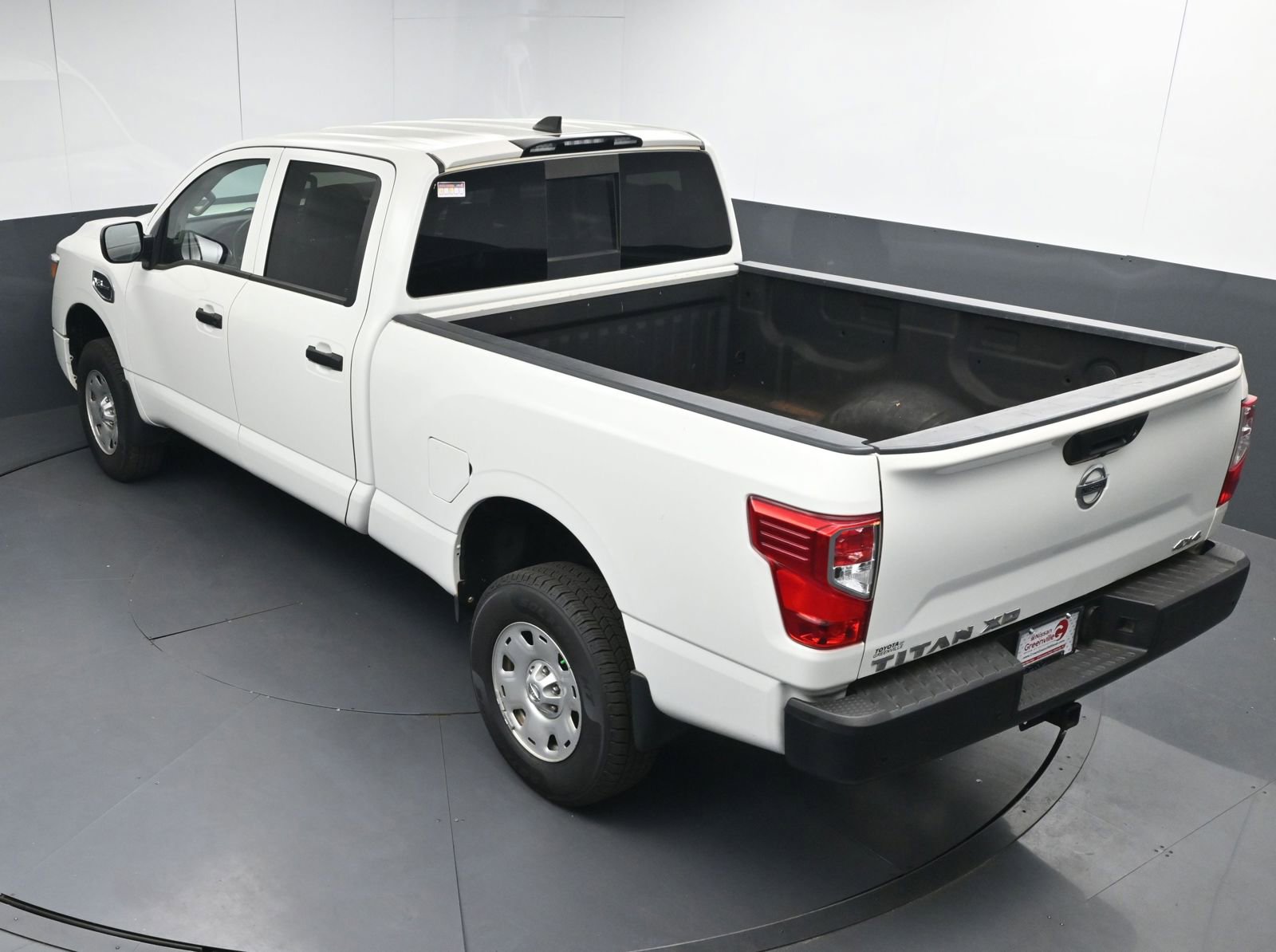 Used 2022 Nissan Titan S image 36