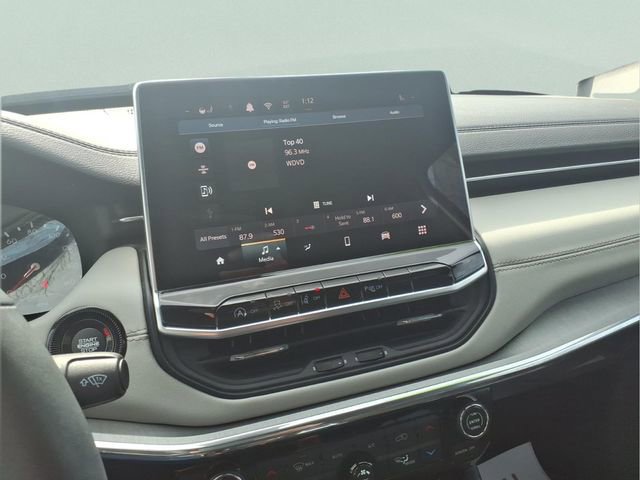 Used 2024 Jeep Compass Limited image 17