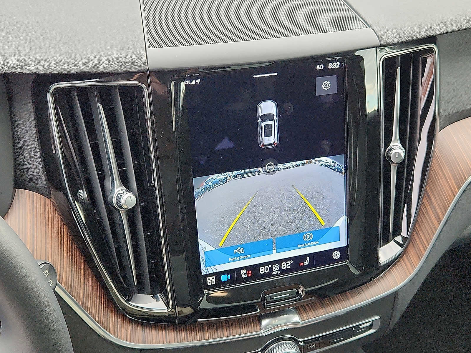 Certified 2023 Volvo XC60 B5 Plus w/ Climate Package image 16