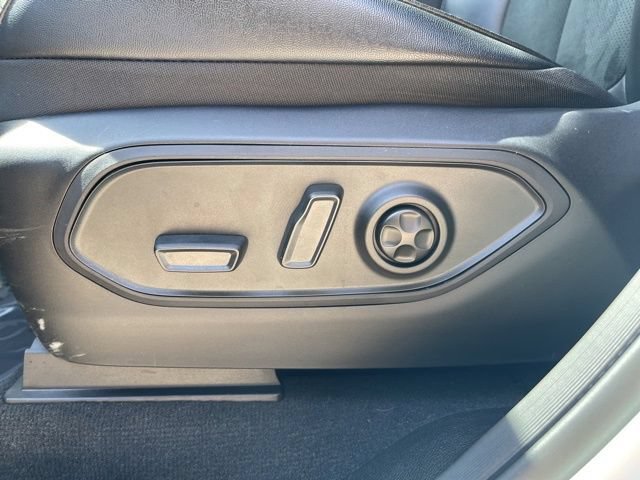 Used 2025 Jeep Grand Cherokee L Altitude AWD/4WD image 13