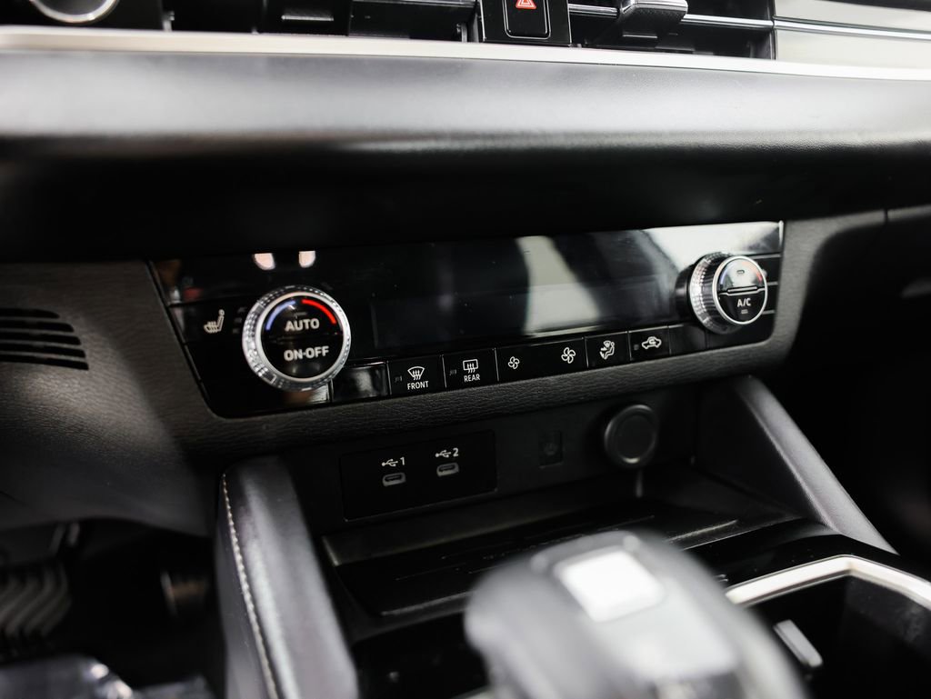 Used 2025 Mitsubishi Outlander SE image 28