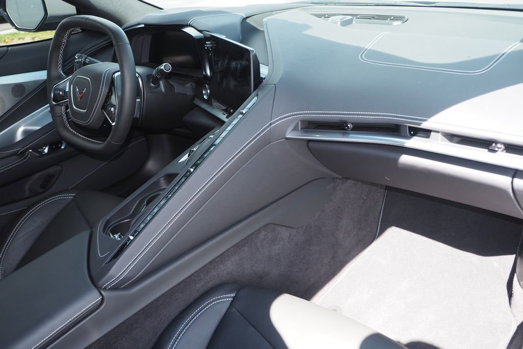 Used 2025 Chevrolet Corvette Stingray Preferred Cpe w/ Z51 Performance Package RWD image 19