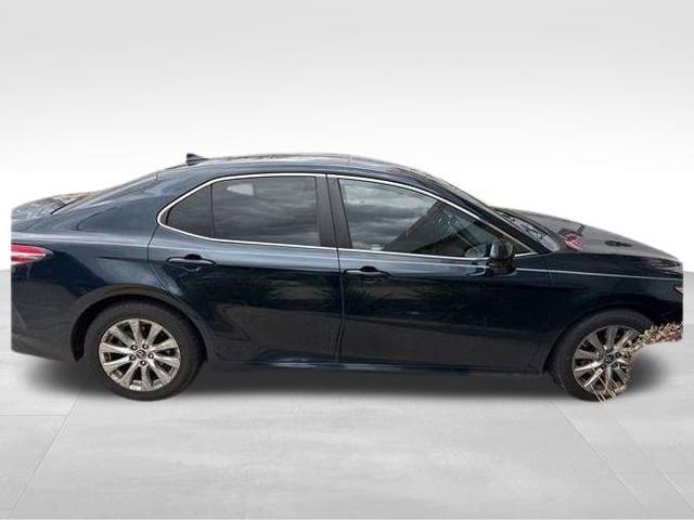 Used 2019 Toyota Camry LE image 11