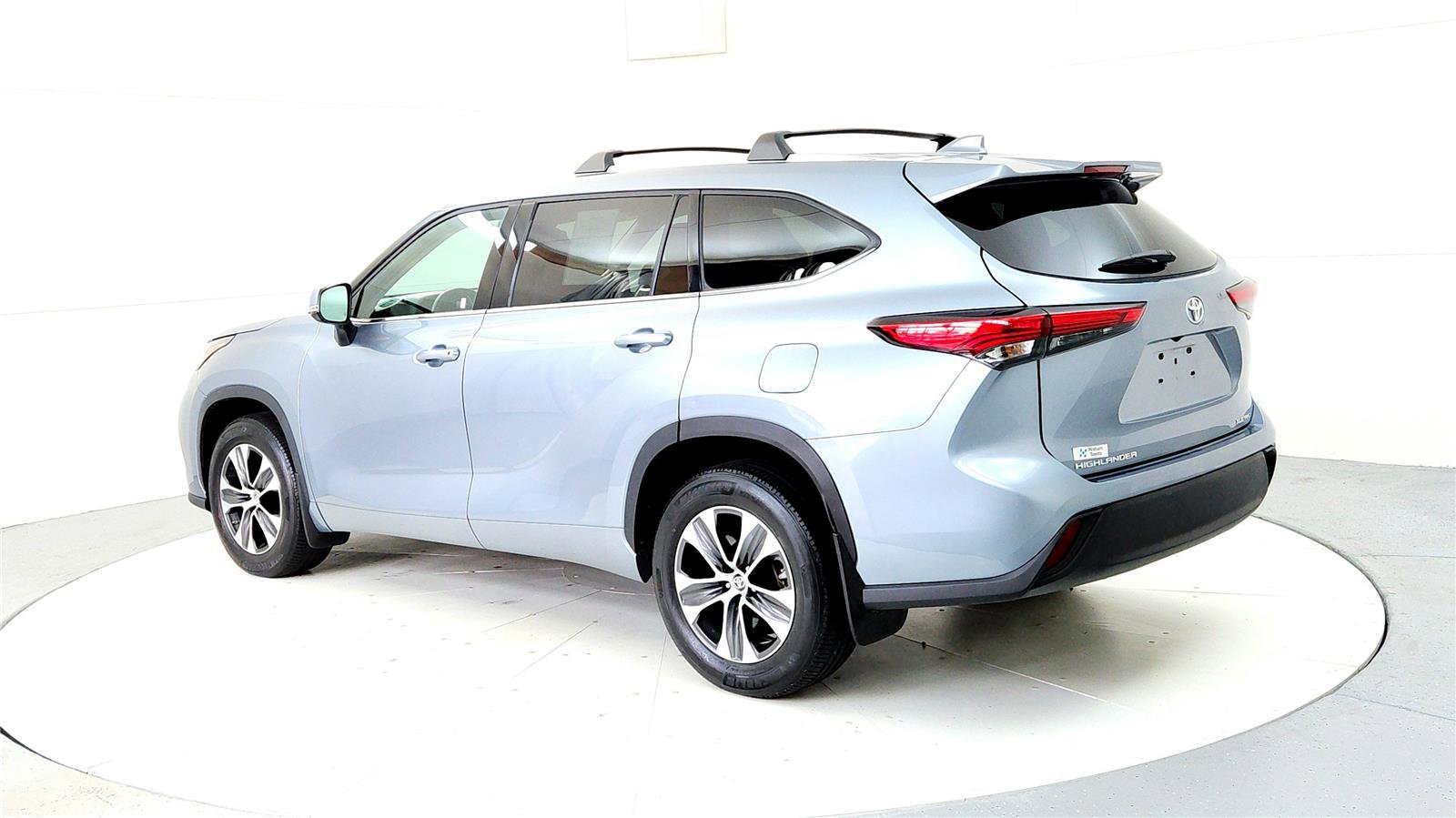 Certified 2020 Toyota Highlander XLE image 4