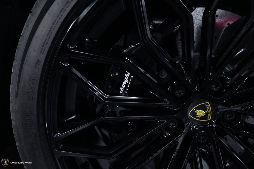 Used 2025 Lamborghini Urus Performante AWD/4WD image 21
