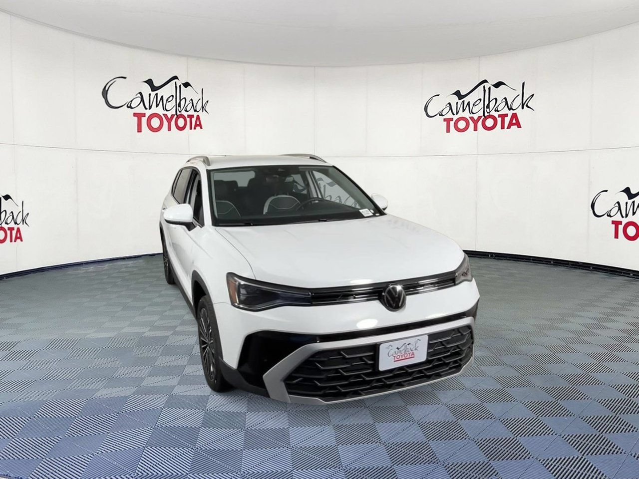 Used 2026 Volkswagen Taos SE FWD image 4