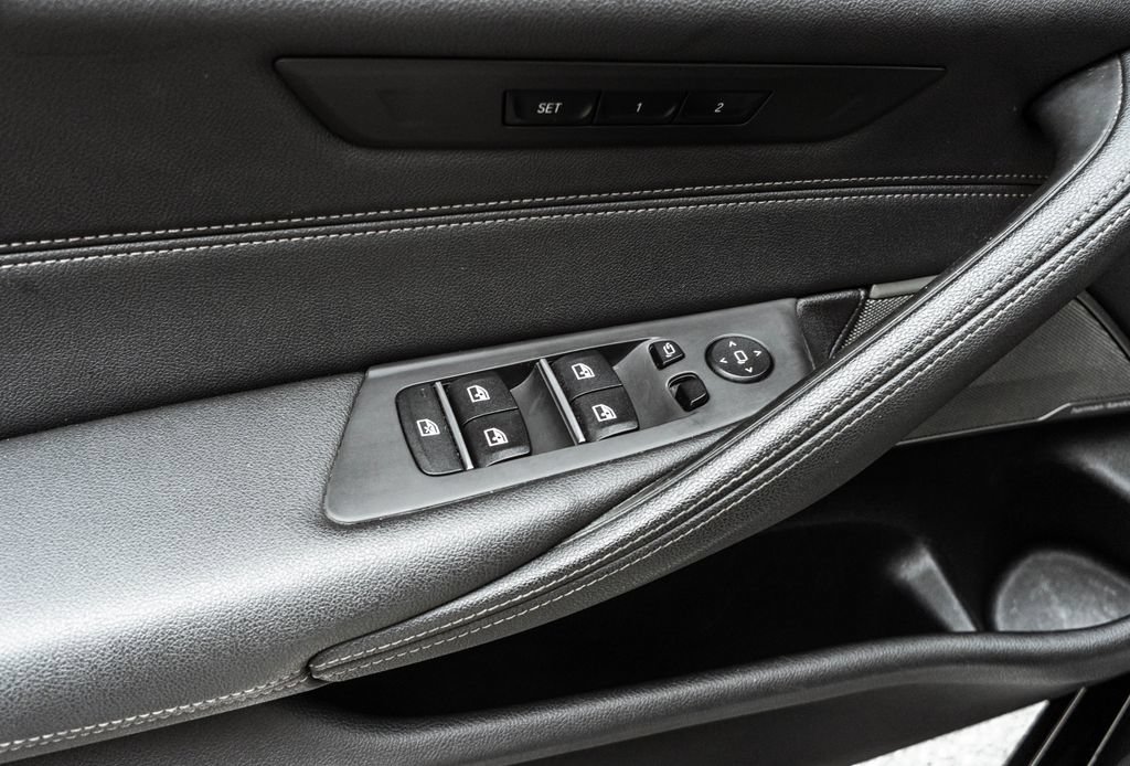 Used 2023 BMW 530e RWD image 16