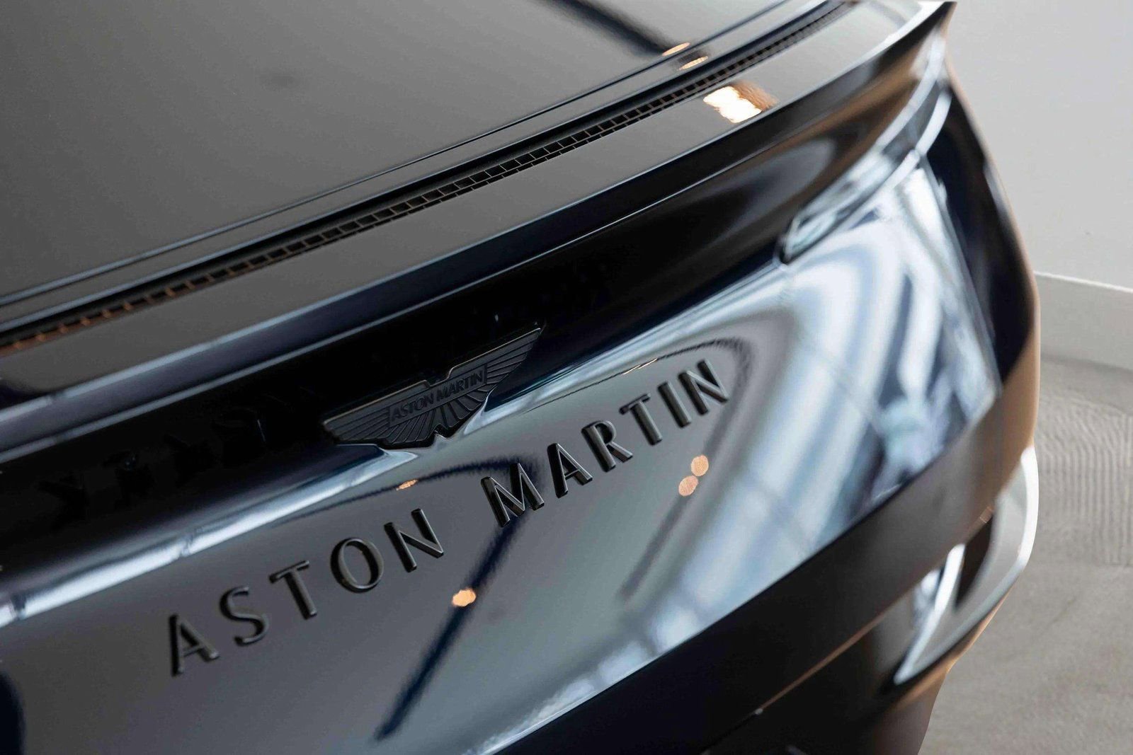 Used 2025 Aston Martin DB12 Coupe RWD image 35