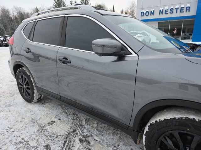 Used 2017 Nissan Rogue SV image 27
