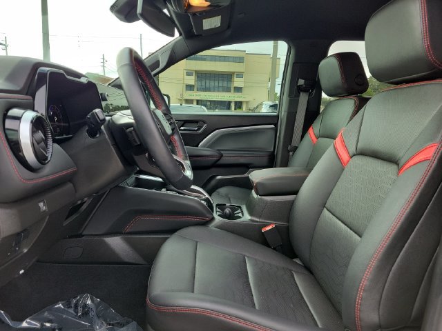 Used 2024 Chevrolet Colorado Z71 w/ Z71 Convenience Package 2 AWD/4WD image 18